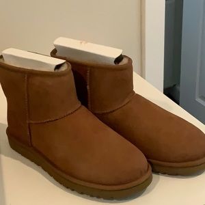 UGG for Men M Classic Mini Size 9 1002972M CHE